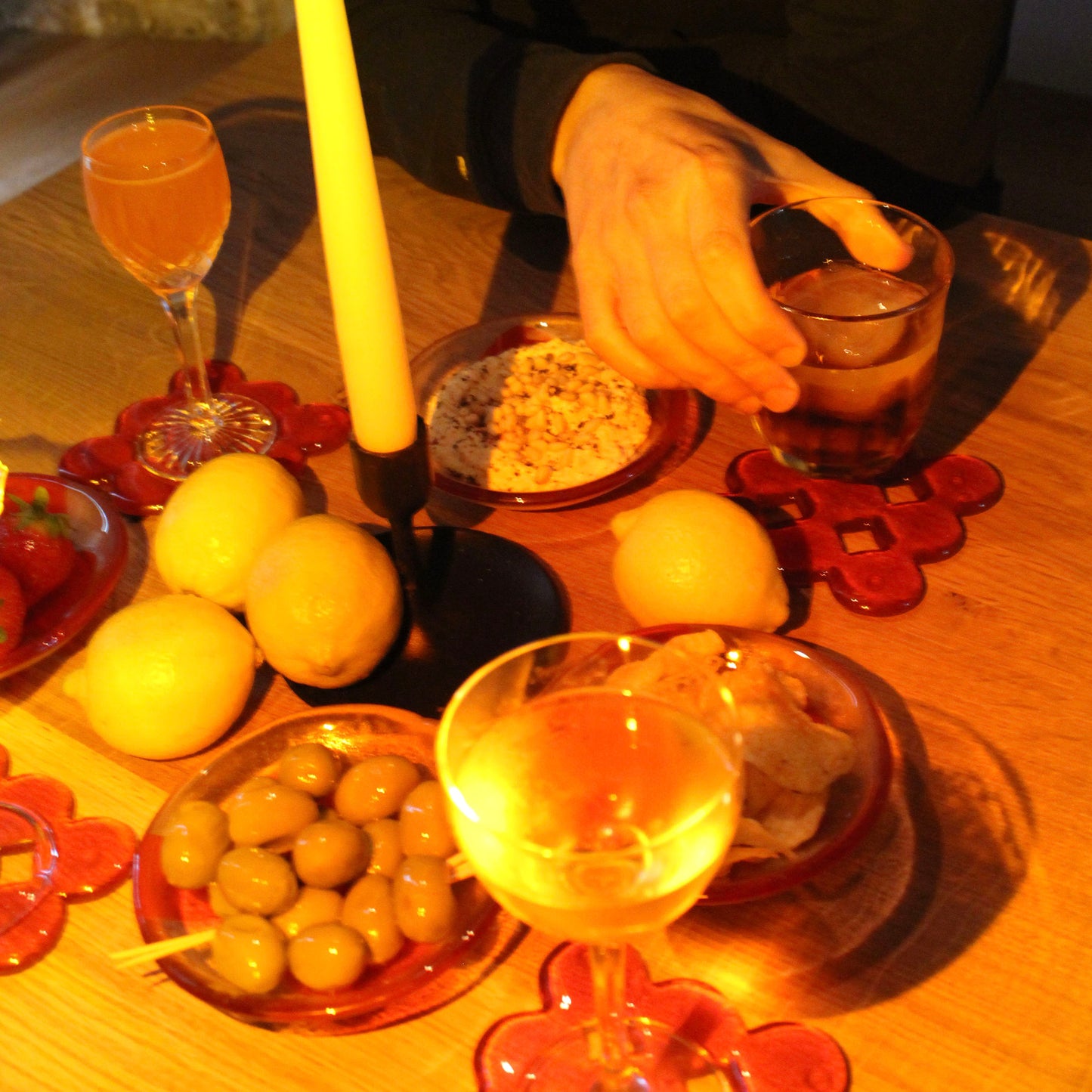 Snack bowl with round base